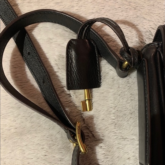 Fossil Vintage Look Messenger in EUC - Picture 4 of 5